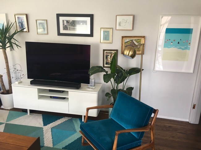 Building Photo - 514 N Van Ness Ave