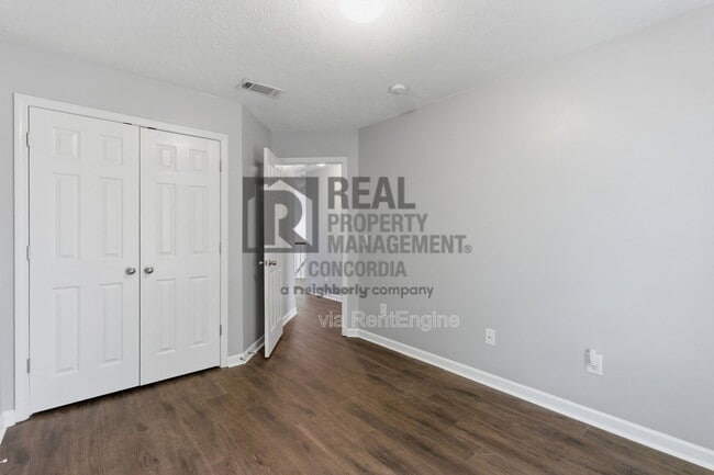 Building Photo - 1518 Hamden Dr