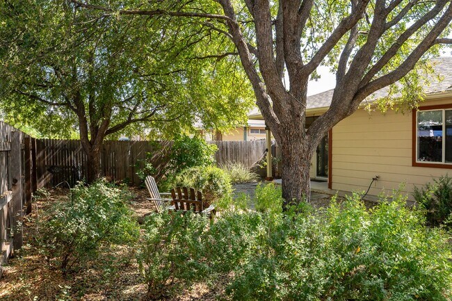 Building Photo - Fully Furnished South Austin Home - Rivers...