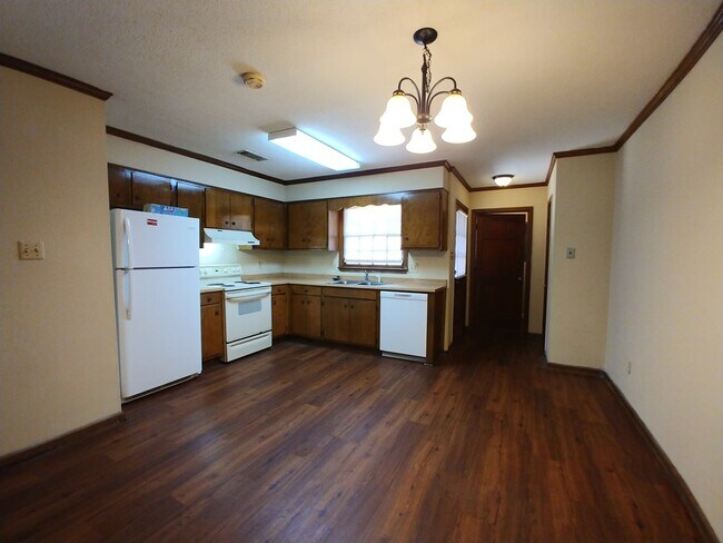 Building Photo - 2804 Falcon Ln