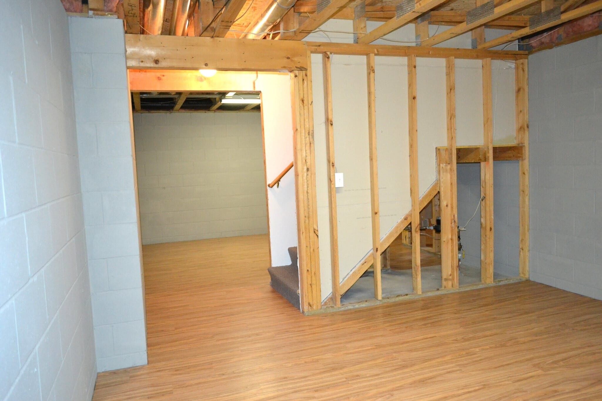 Building Photo - 1033 Lovell Ave W