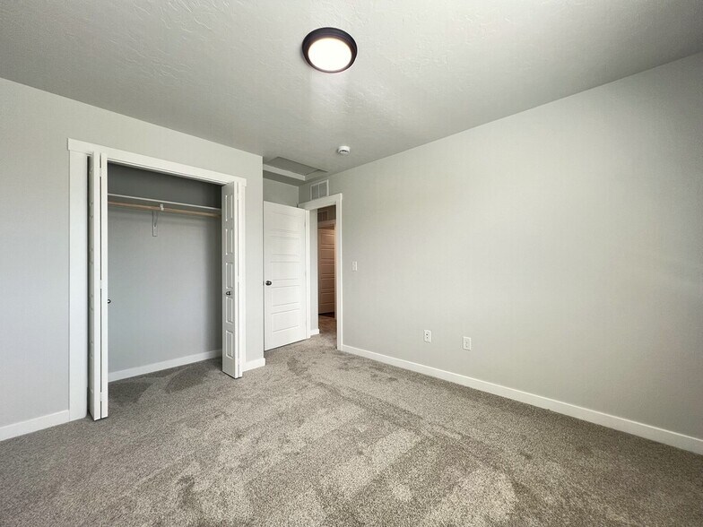 Building Photo - 3089 E Mossy Creek Dr