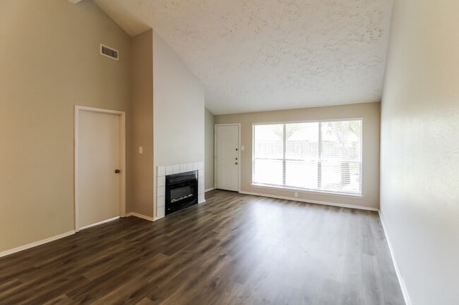 Building Photo - 3819 Old Post Rd