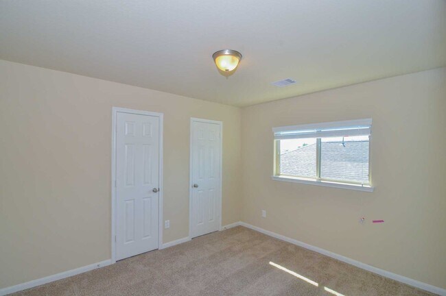 Building Photo - 15706 Whispering Green Dr