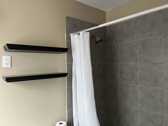 Building Photo - 3805 Windsor Dr