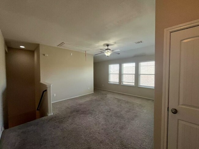 Building Photo - Spacious 4-Bedroom Family Home with Open F...