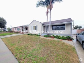 Building Photo - Beautifully Remodeled Front Home With a Sh...