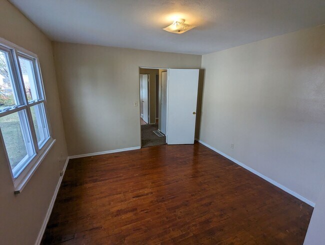 Building Photo - Charming Ranch Home Near Lakeview Metro Park