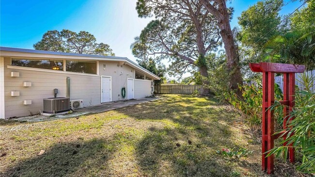 Building Photo - 6912 Alderwood Dr