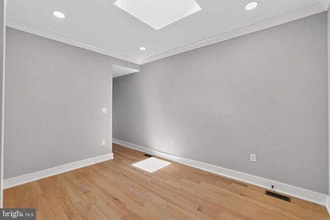 Building Photo - 1329 Irving St NW