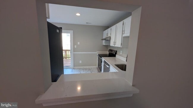 Building Photo - 16303 Taconic Cir