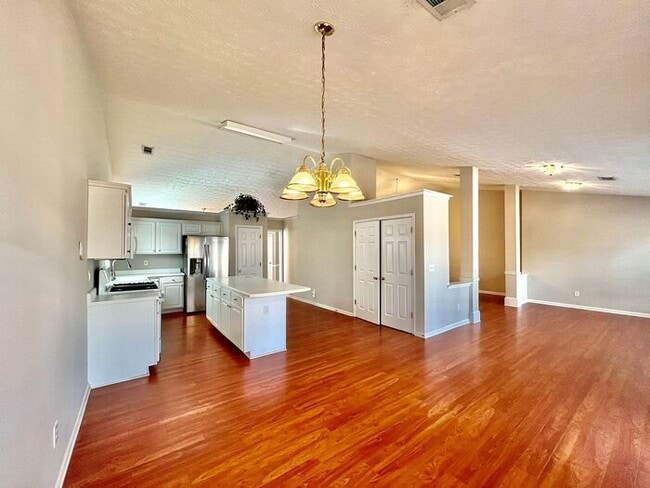 Building Photo - 1410 Highland Farm Dr
