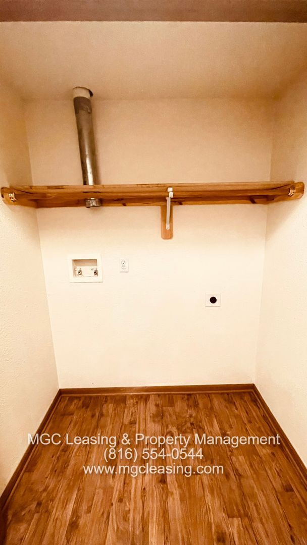Building Photo - TIMBER BROOKE TOWNHOME AVAILABLE FOR YOUR ...