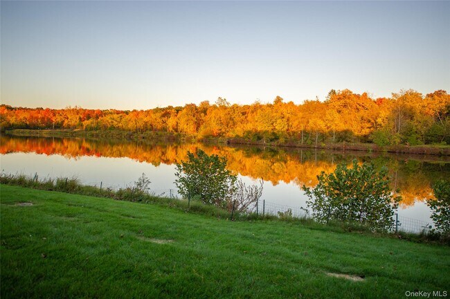 Building Photo - 87 Kensington Way