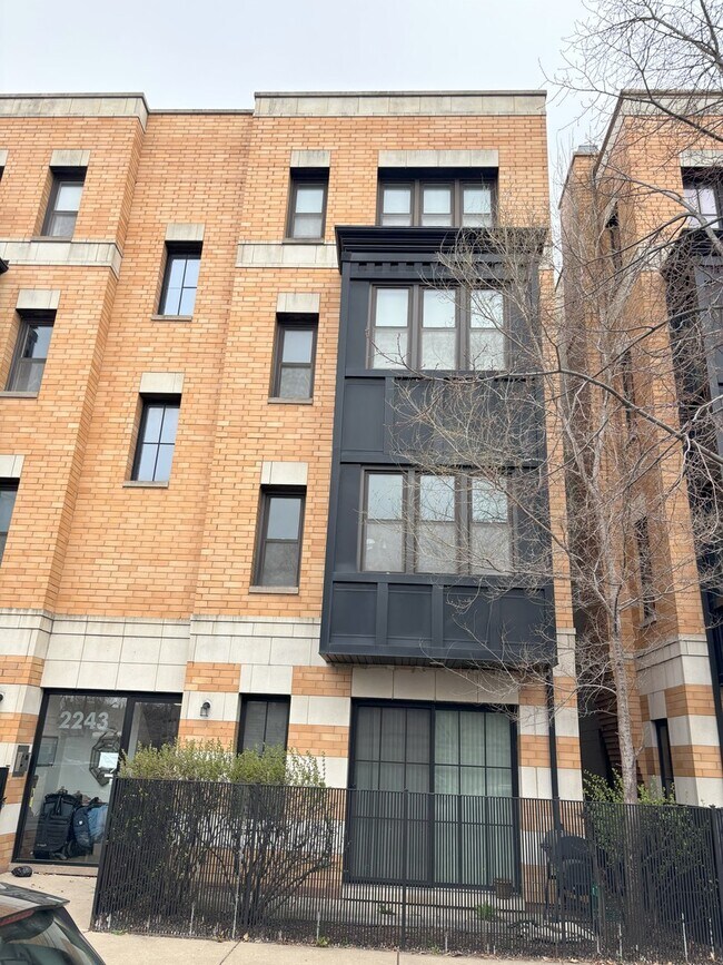 Primary Photo - 2243 N Lister Ave