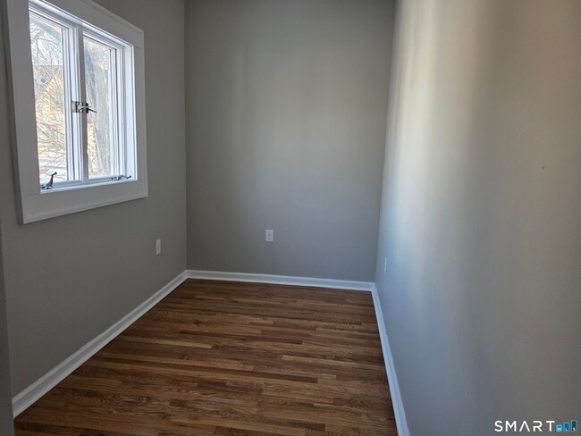 Building Photo - 250 Bassett St