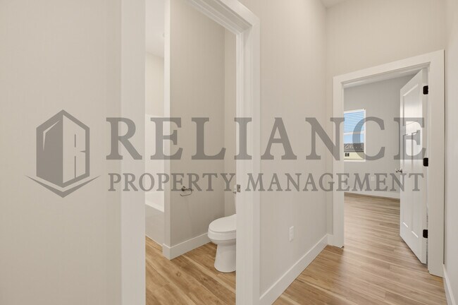 Building Photo - 619 Elmwood St