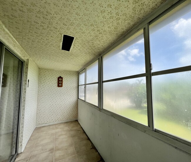 Building Photo - 79 Kingswood B