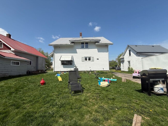 Building Photo - 3 Bed 2 Bath Single Family Home in Antigo