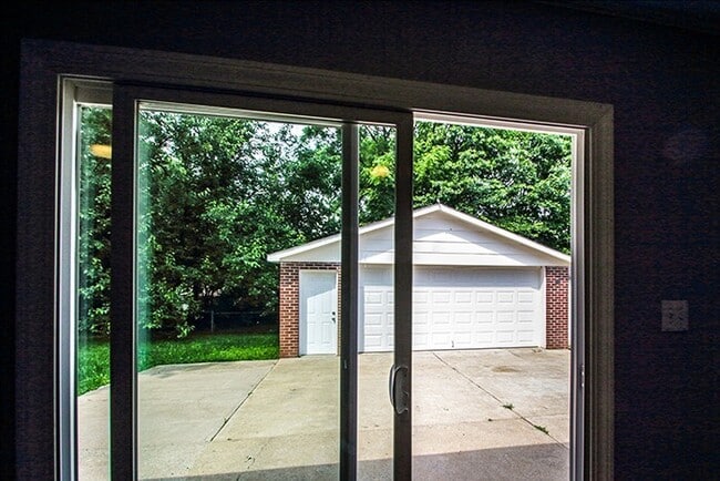 Building Photo - Everything' Is Updated!  4BR, 1BA -  Fully...