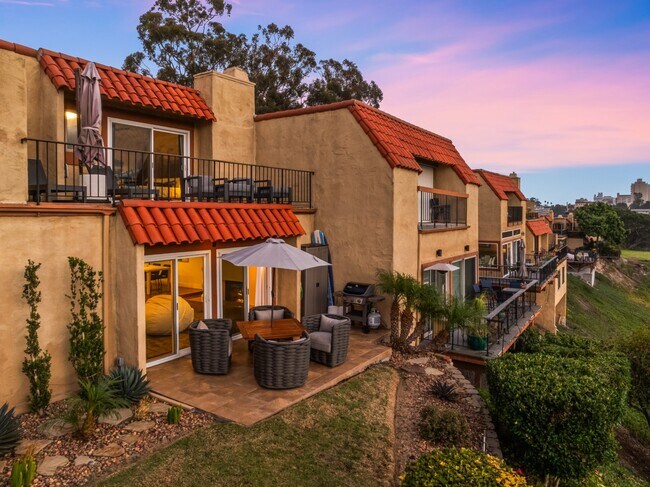 Building Photo - 4452 Caminito Fuente