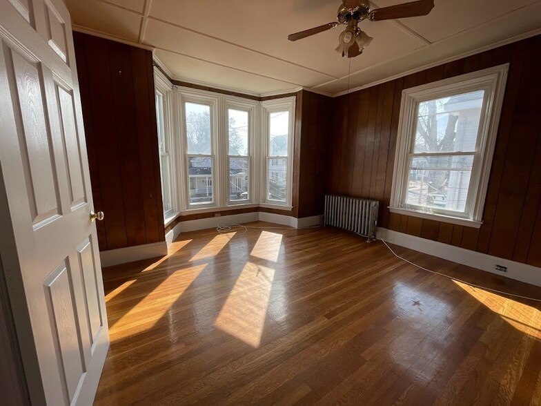 15x13 Living room - 85 Bank St