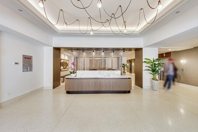 Building Photo - 165 N Canal St