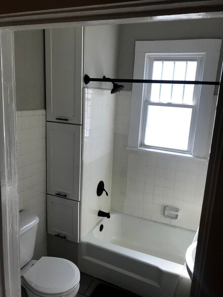 Building Photo - 604 Woodland St