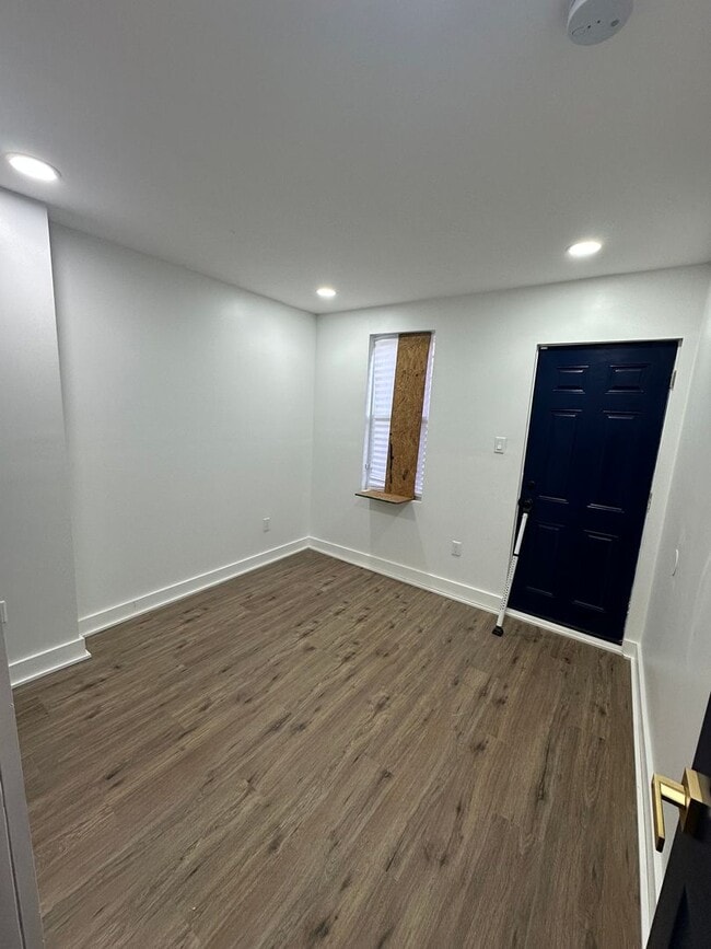 Building Photo - Fully renovated 2 Bedroom apartment. Section 8 approved