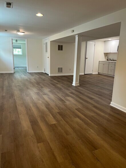 Building Photo - 7441 Convair Dr