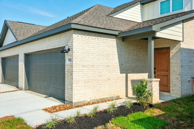 Building Photo - Elevated Living in Sundera at River Ranch | 4 Weeks Free