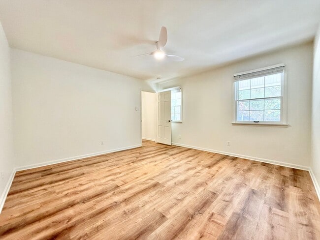 Building Photo - 130 Valley Club Cir