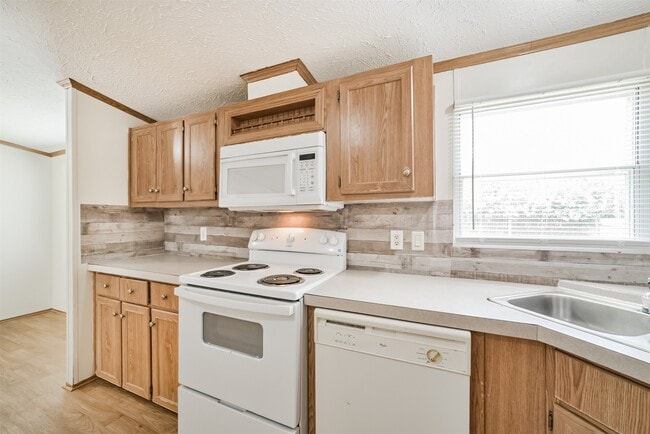 Building Photo - 33205 Wedgewood Dr