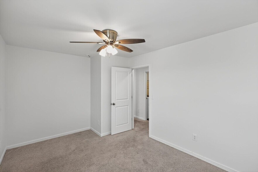 Building Photo - 419 Matera Dr NW