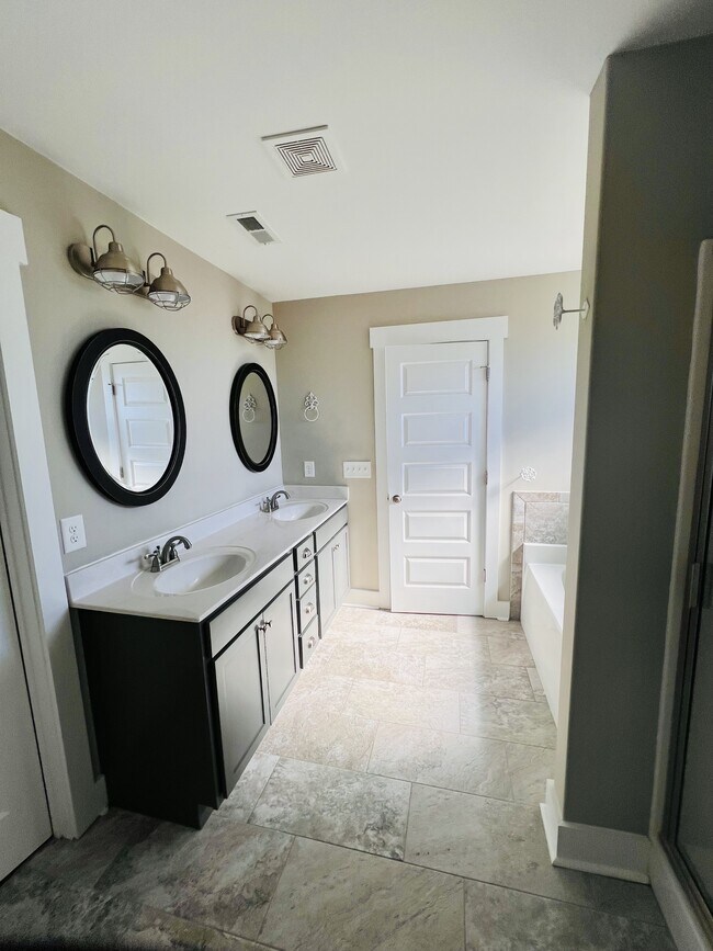 Building Photo - 108 Abaco Dr E