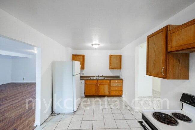 Building Photo - 3026 S 33rd St