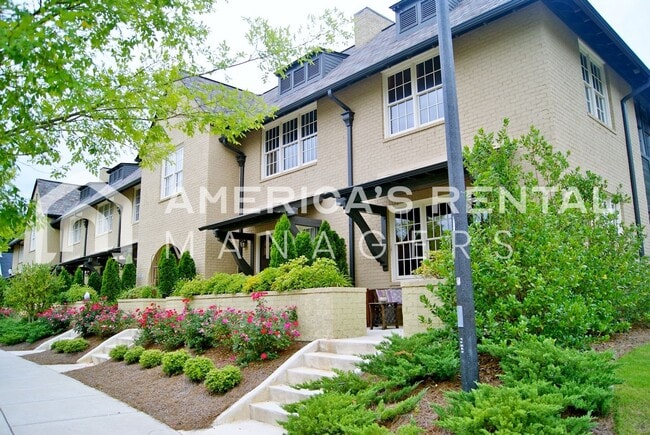 Building Photo - DEPOSIT PENDING! Beautiful Loft Style Town...