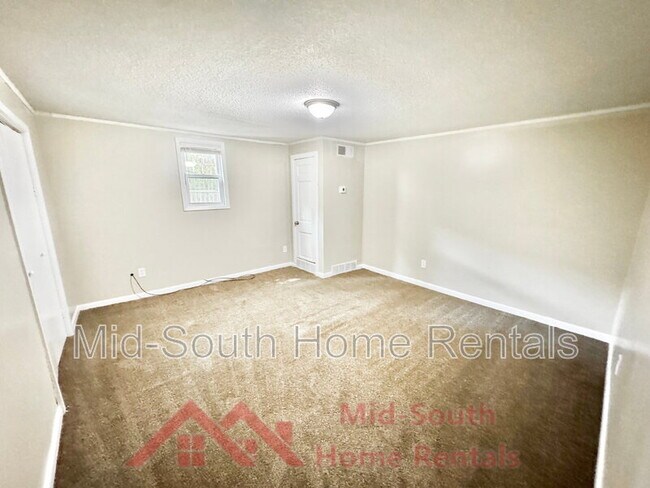 Building Photo - 2452 Debby Dr