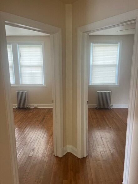 Building Photo - 5554 Midwood Ave