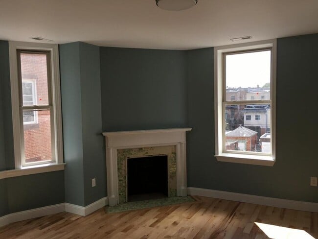 Building Photo - 2938 St Paul St