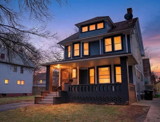 Building Photo - 10100 Yale Ave