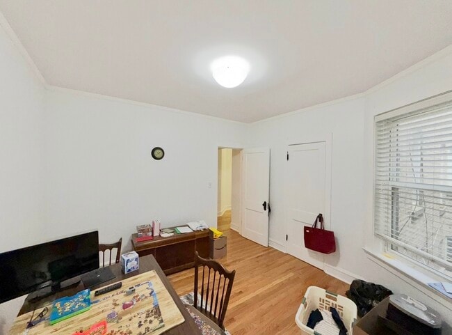 Building Photo - 1626 W Rascher Ave