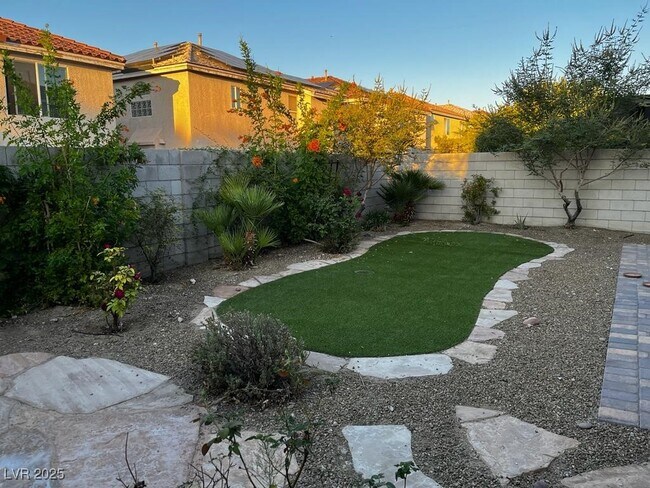 Building Photo - 1026 E Sonoran Hope Ave