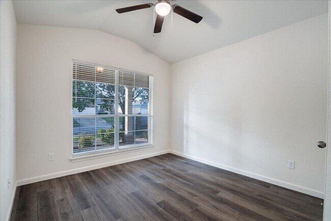 Building Photo - 1006 Gentry Dr