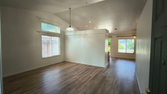 Building Photo - Brand New Flooring and FRESH Paint - SPACIOUS 3 BEDROOM HOUSE IN LIVERMORE!!!