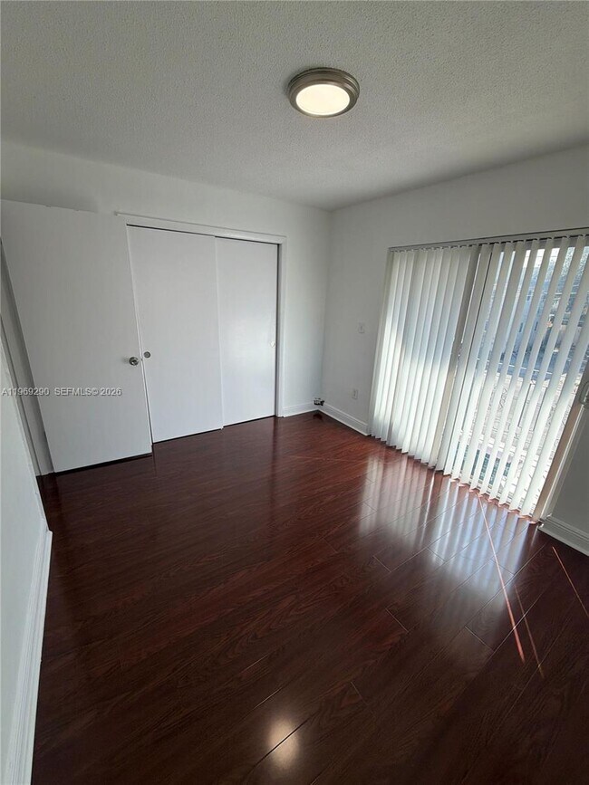 Building Photo - 1621 NW 16th Ave