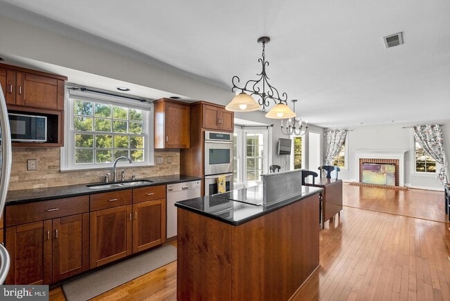 Building Photo - 4556 Minuteman Dr