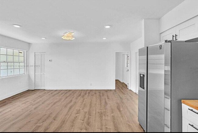 Building Photo - 1150 SW 46th Ave