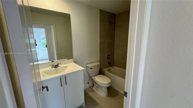 Building Photo - 5130 SW 37th St