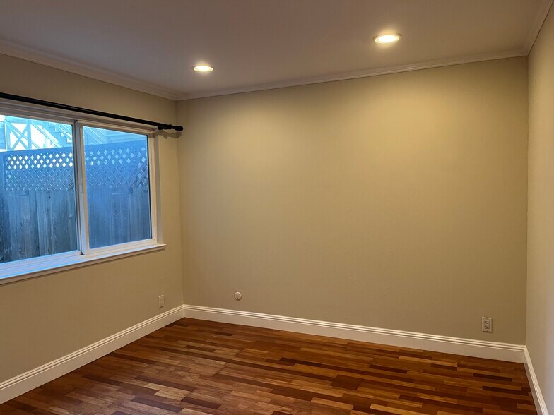 Bedroom - 325 Lenox Ave